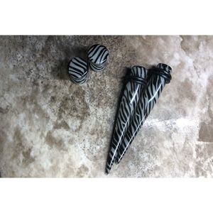 ✨0g Zebra set Tapers & Plugs✨